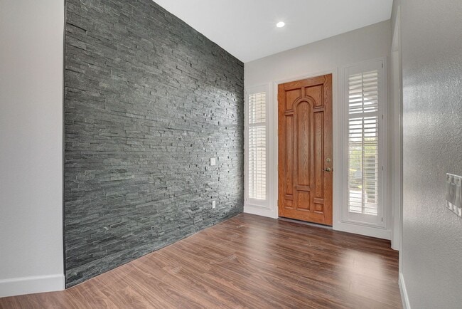 Building Photo - Anthem country Club Golf Community Beauty