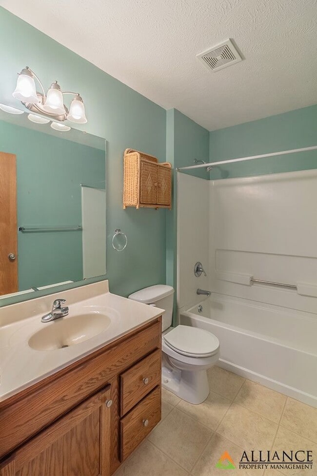 Building Photo - 500 Brookmont Dr