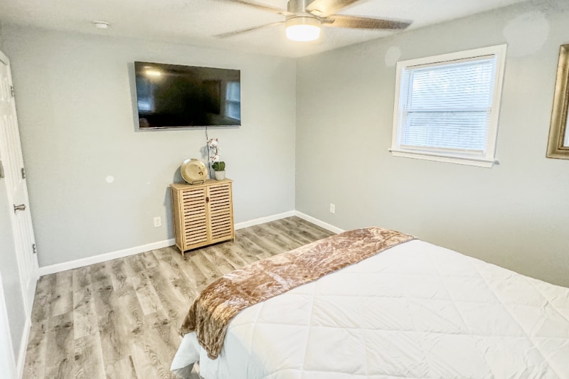 Building Photo - 618 Troy St