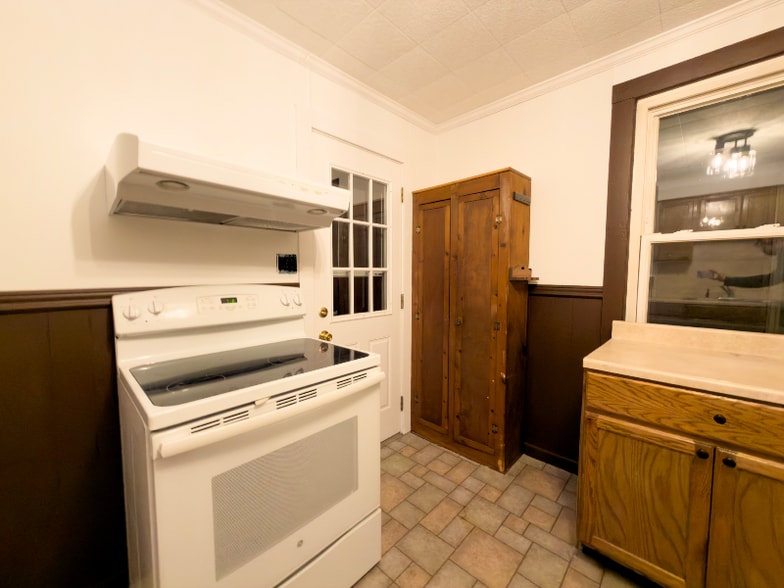 Building Photo - 14 Linden St