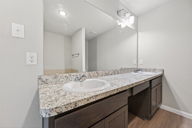 Building Photo - 940 21st St