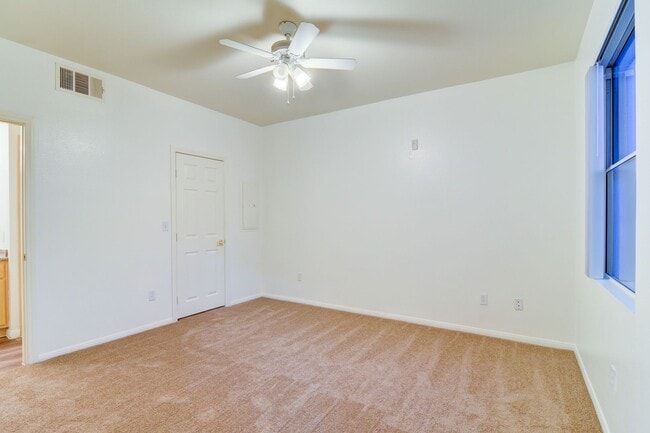 Building Photo - 6955 N Durango Dr