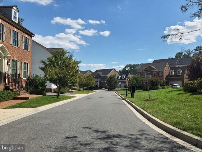 Building Photo - 411 Greenebaum Ln