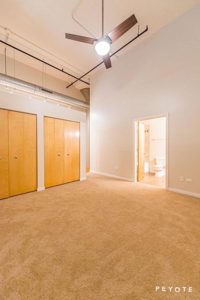 Building Photo - 1224 W Van Buren St