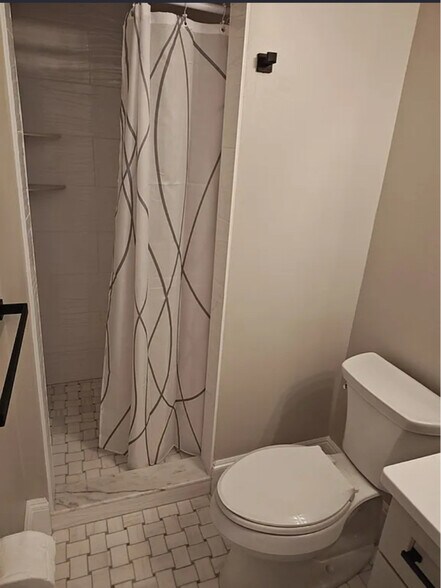 Building Photo - 1388 Central St