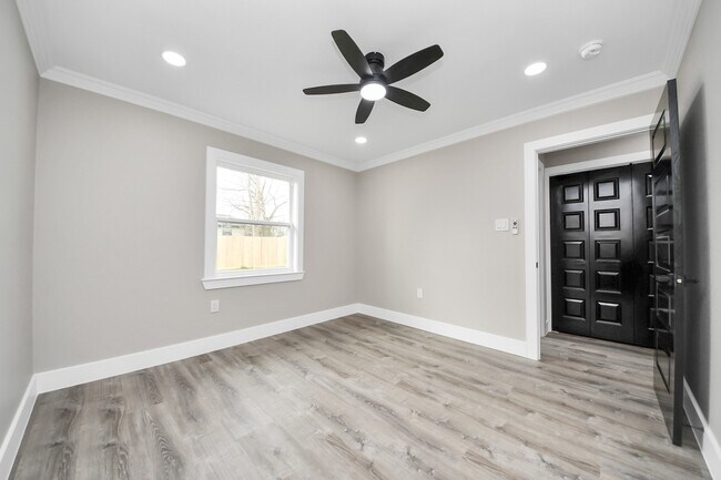 Building Photo - 10114 Fairfax St