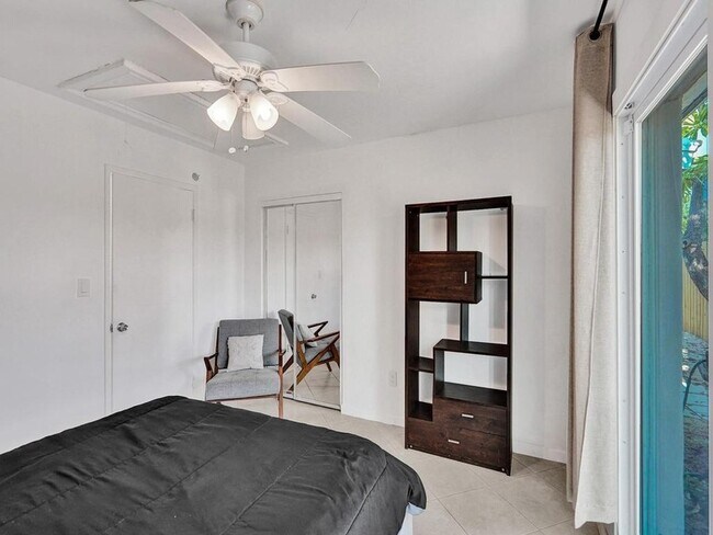 Building Photo - 4422 Sea Grape Dr