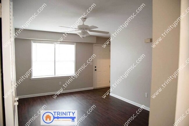Building Photo - Must See! Beautiful Two Bedroom