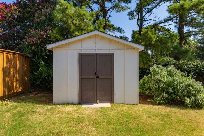 Building Photo - 2212 Ridge Ln