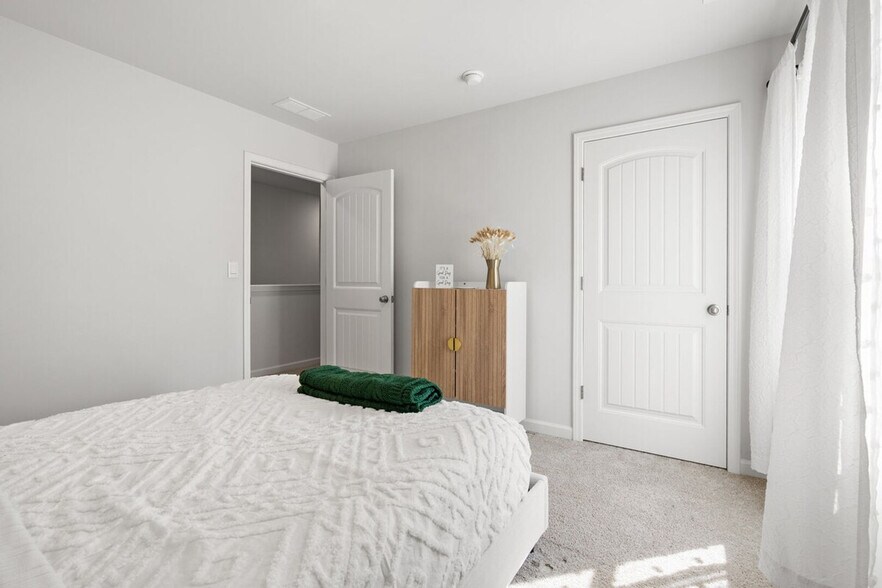 Building Photo - 3156 Ellenton Dr
