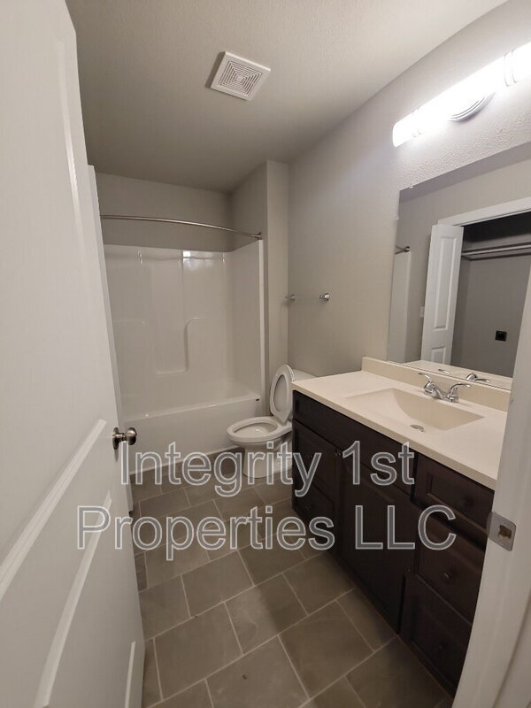 Building Photo - 6295 NE 44th St