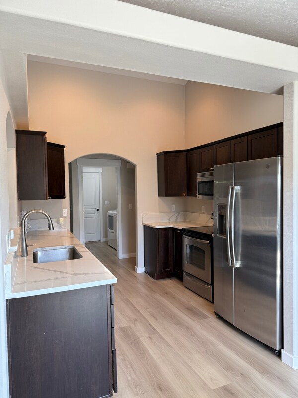 Building Photo - 1353 E Raymond Dr