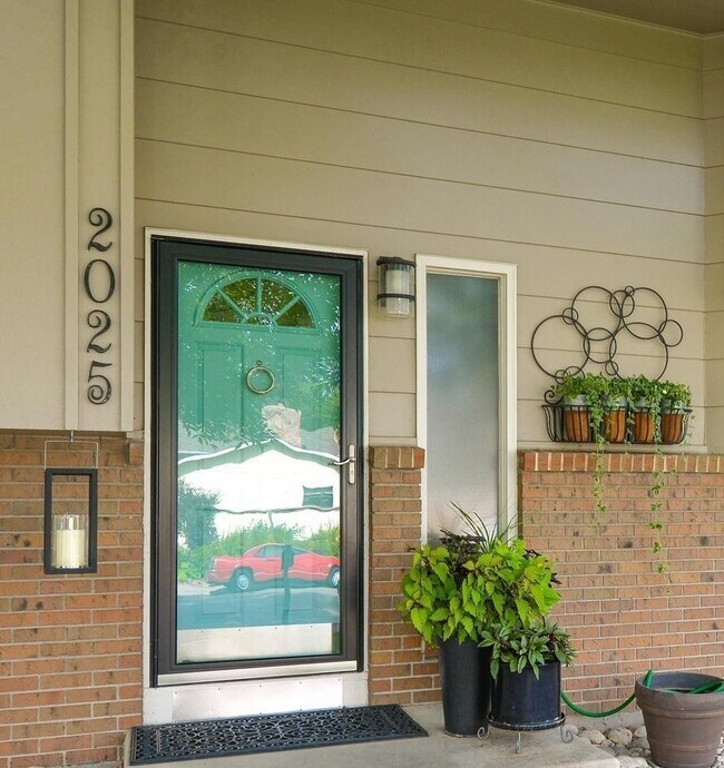 Building Photo - Beautiful 4 Bedroom Home in Midtown Fort Collins!