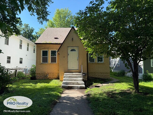 Building Photo - 4 Bedroom House in St. Paul