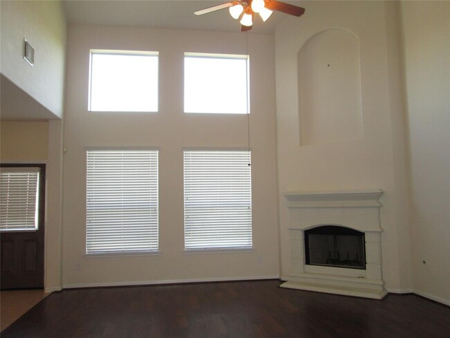 Building Photo - 26635 Summerbend Hollow Ln