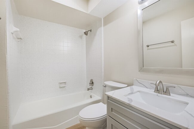 Building Photo - 3362 Continental Dr