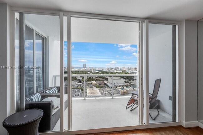 Building Photo - 1800 Sunset Harbour Dr