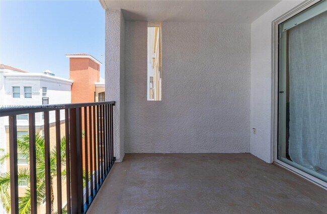 Building Photo - 17100 N Bay Rd