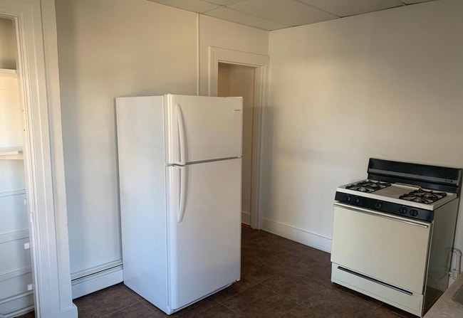 Building Photo - 667 E Philadelphia St