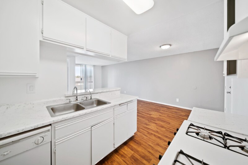 Building Photo - 511 S Park View St