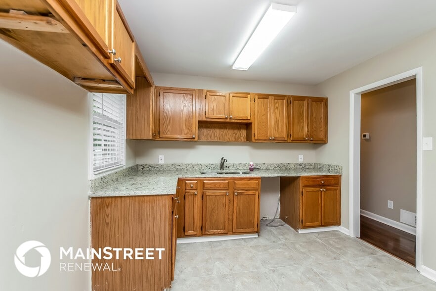 Building Photo - 742 King Rd