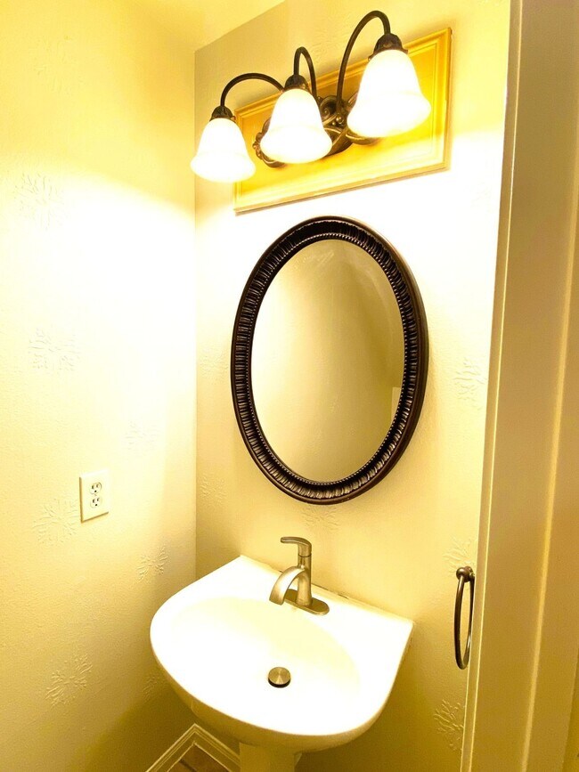 Building Photo - 3027 Texas Oak Dr