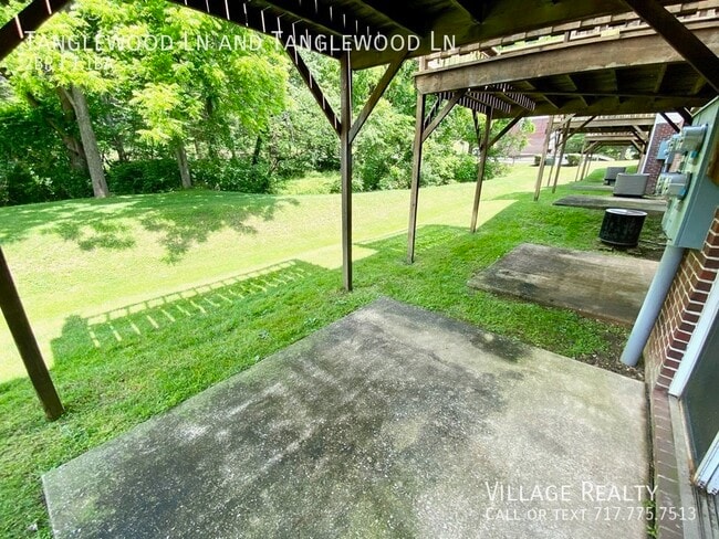 Building Photo - 442 Tanglewood Ln