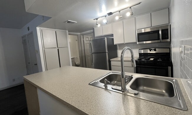 Building Photo - 515 Shoal Creek Blvd