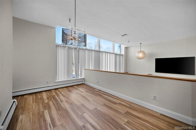 Building Photo - 520 Ashford Ave