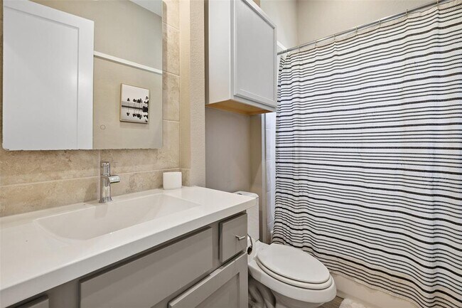 Building Photo - 201 Honey Creek Ct