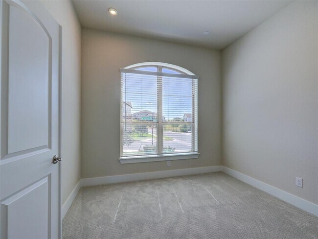 Building Photo - 1929 Montella Wy