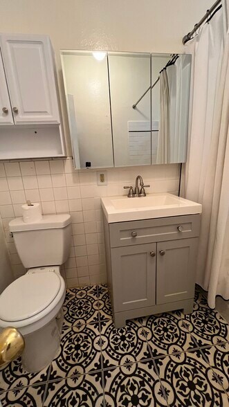 Bathroom - 714 N Edinburgh Ave