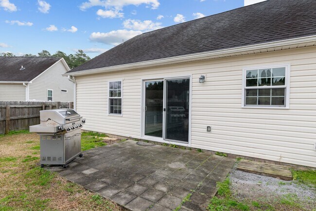 Building Photo - 108 Coree Way