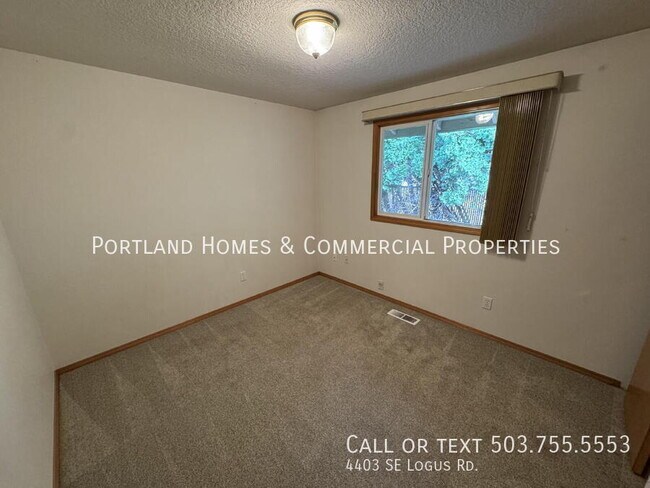 Building Photo - 4403 SE Logus Rd