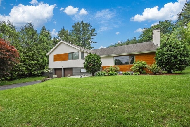 Primary Photo - 18 Mignon Rd