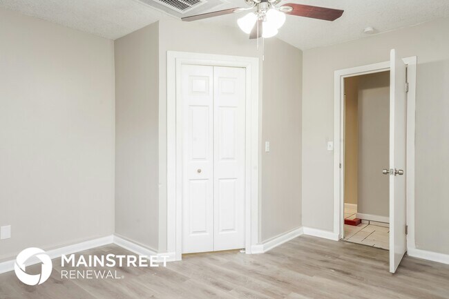 Building Photo - 1010 N Lavon Ave