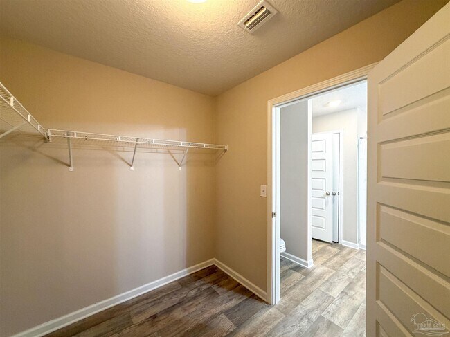 Building Photo - 7836 Lakeside Oaks Dr