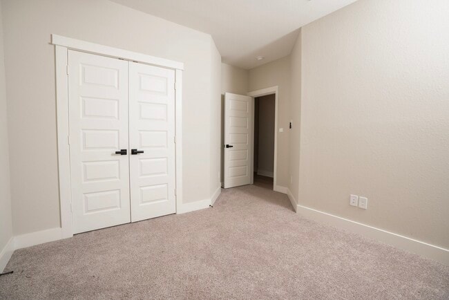 Building Photo - 10965 Hewitt Cliff Ln