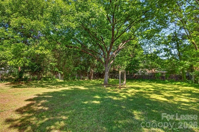Building Photo - 1214 N Sharon Amity Rd