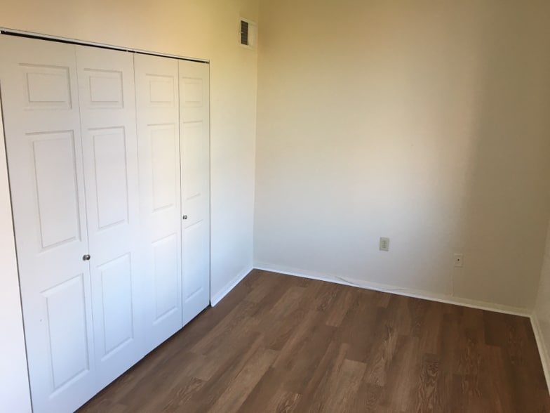 Building Photo - 15 E Read St