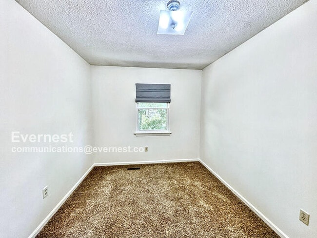 Building Photo - 6849 Martha Ave