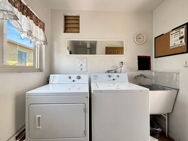 Building Photo - Upgraded 1BD/1BA Condo in Mission Hills W/...