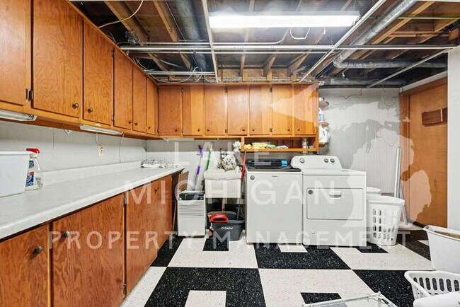 Building Photo - 515 Maryland Ave NE
