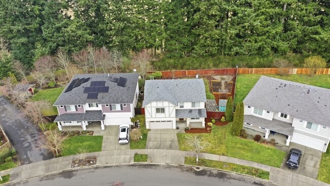 Building Photo - 3 bed 2.5 bath updated home in Tumwater School District - 2300 sq.ft. - fenced back yard.