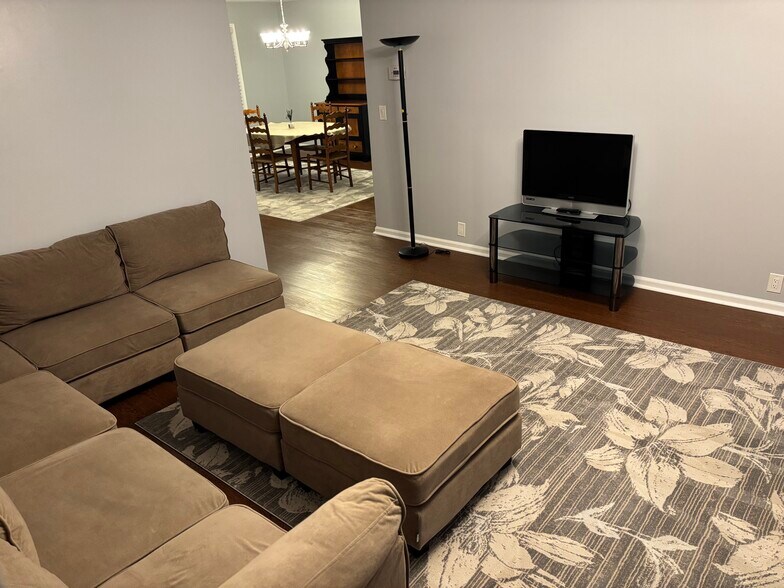 Great Room - 22 Williamsburg Cir