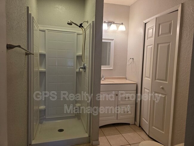 Building Photo - 2001 E Grant Ave