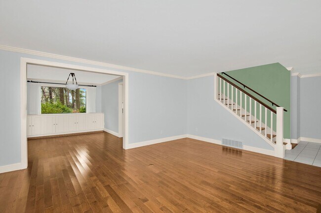 Building Photo - Luxury 3-bedroom Kirkland Bungalow