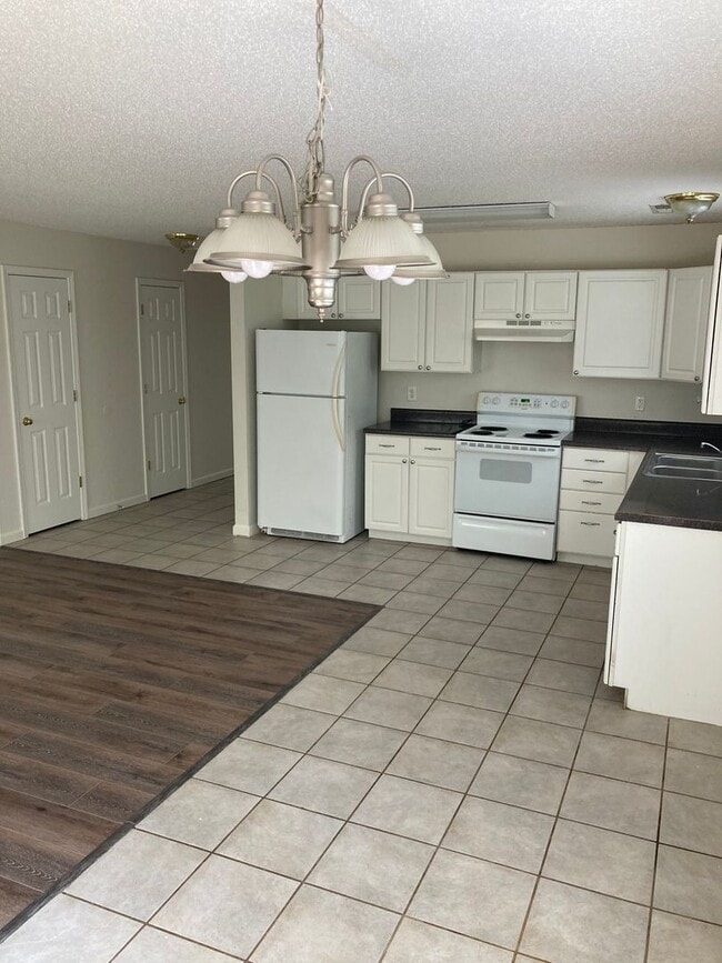 Building Photo - Updated 3/2.5 Townhouse in Armuchee- $1,350