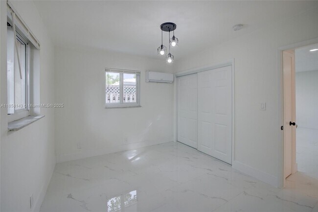 Building Photo - 1750 NE 56th Ct