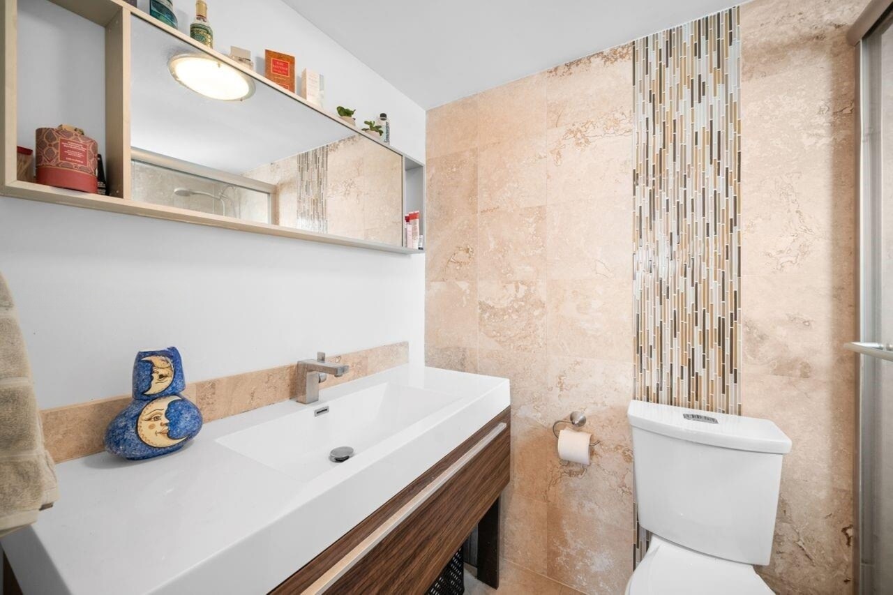 Building Photo - 1228 West Ave